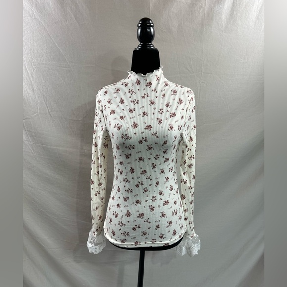 Rib Knit Ditsy Floral Print Embroidery Mesh Flare Sleeve Mock Neck Tee - Picture 6 of 9